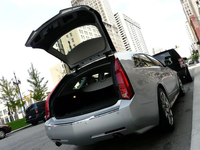 Illustration for article titled Cadillac CTS-V Sport Wagon: First Ride